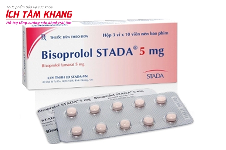 Bisoprolol có tác dụng hạ huyết áp và làm chậm nhịp tim, giảm gánh nặng cho tim